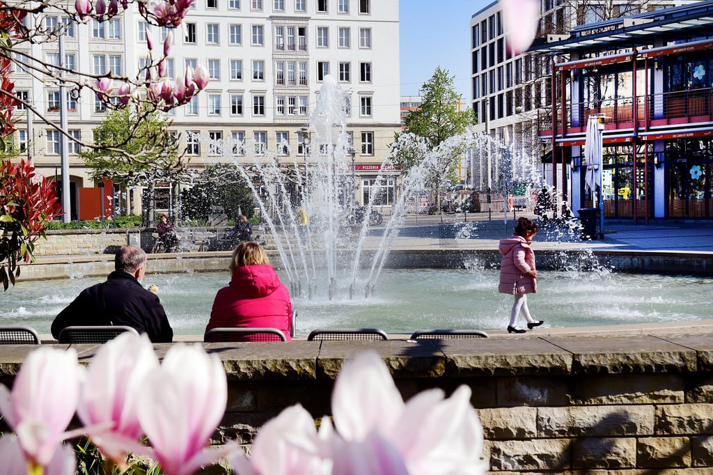 Die Magdeburger Brunnen sprudeln dank finanzieller Hilfe von Firmen und Privatpersonen. Für die Betriebskosten der zentralen Wasserspiele auf dem Ulrichplatz greifen gleich mehrere Unternehmen in die eigene Kasse.