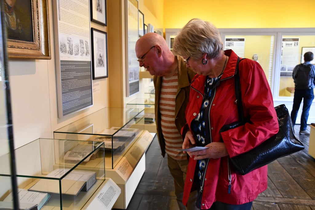 Walter und Heidemarie Eckert aus Hundisburg haben das Kreismuseum in Haldensleben besucht.