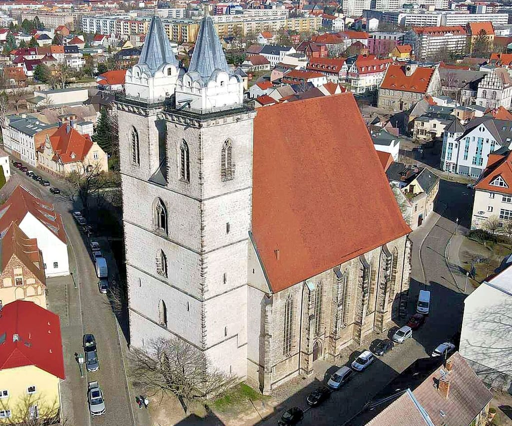 Glaube ohne Kirche? In einem gemeinsamen Positionspapier legen die Katholische und die Evangelische Kirche Deutschlands dar, dass sie sich bis 2060 von rund 40.000 Gebäuden trennen müssten – aus Kostengründen. Was sagen Geistliche aus Schönebeck zu dem Thema?