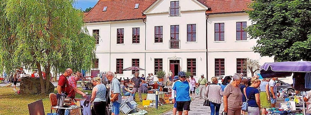 Am 18. Juni findet vor dem Kavaliershaus in Pietzpuhl der nächste Flohmarkt statt. Anmeldungen sind noch möglich.
