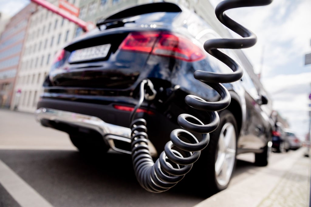 Zum Jahreswechsel war die staatliche Förderung von Plug-in-Hybriden ausgelaufen. Seither wächst der Bestand kaum noch.