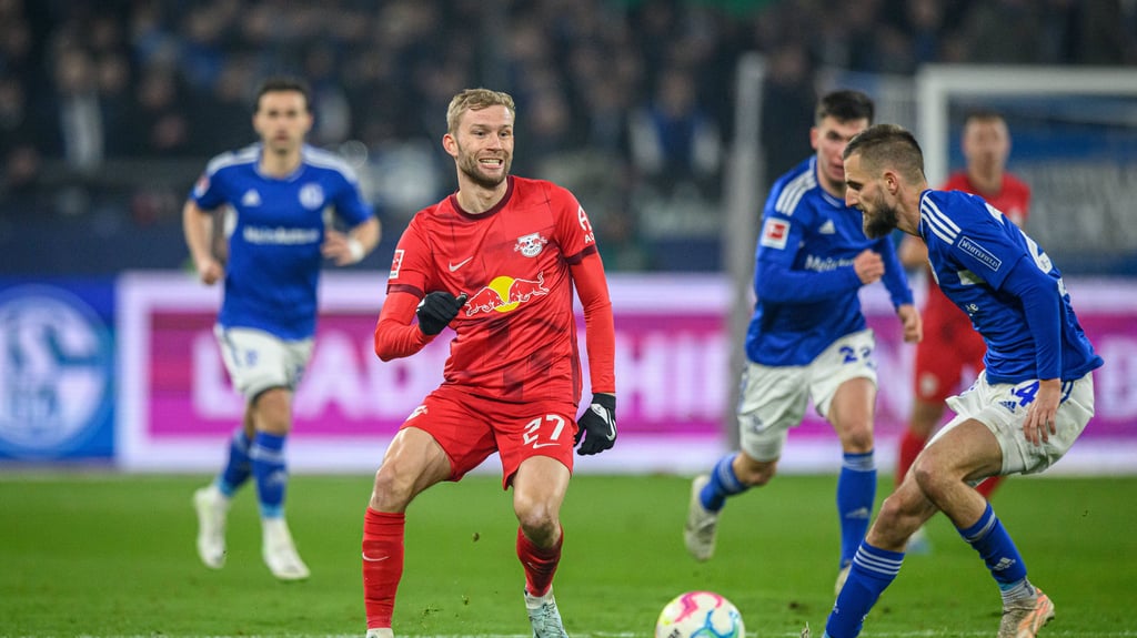 Konrad Laimer im Hinspiel gegen Schalke.