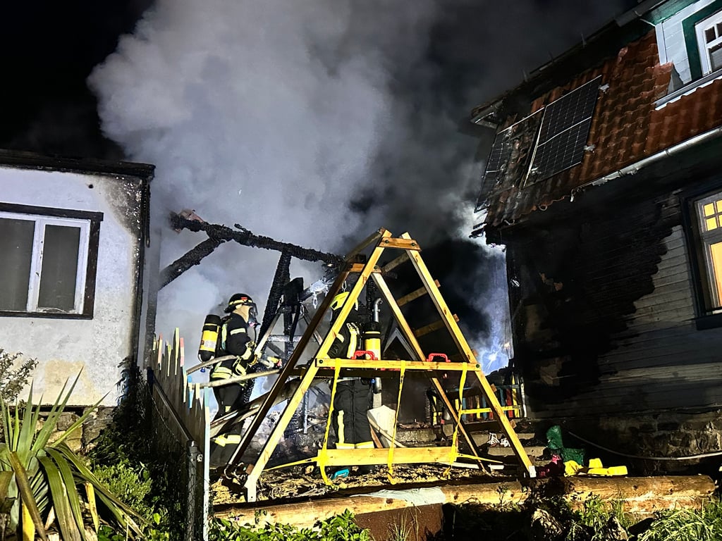 54 Feuerwehrleute löschten den Brand im Thalenser Ortsteil Treseburg.
