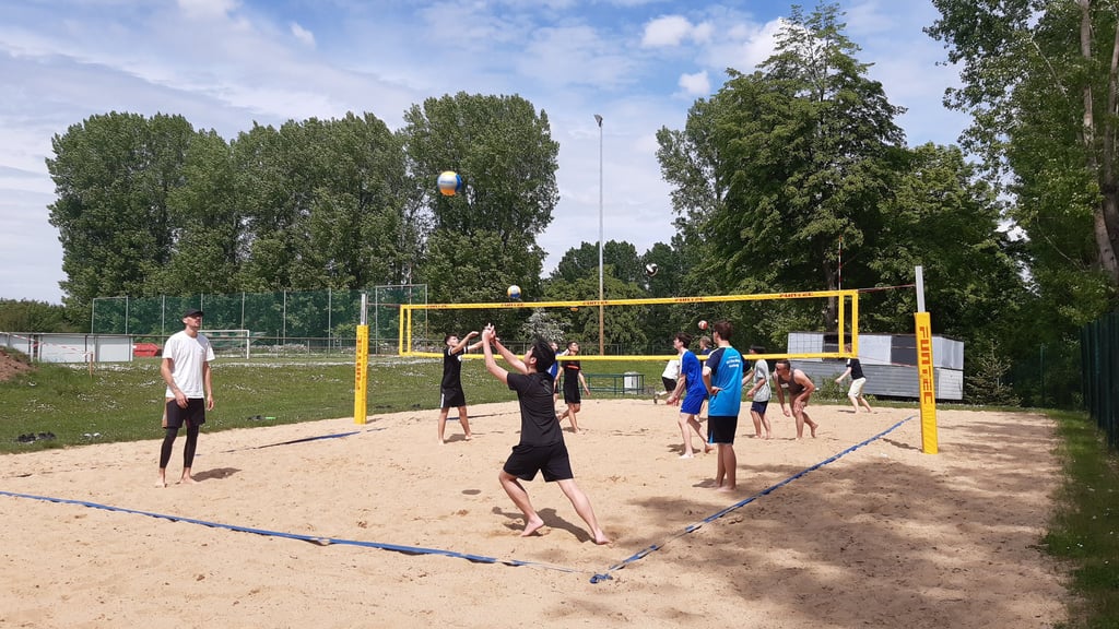 Warmspielen am Netz: Nach den Trainingseinheiten wurde ein kleines Turnier zwischen den Teilnehmenrn ausgetragen.