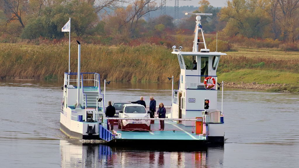 Ums Geld geht es bei der Elbe-Fähre zwischen Ferchland (Jerichower Land) und Grieben (Kreis Stendal).
