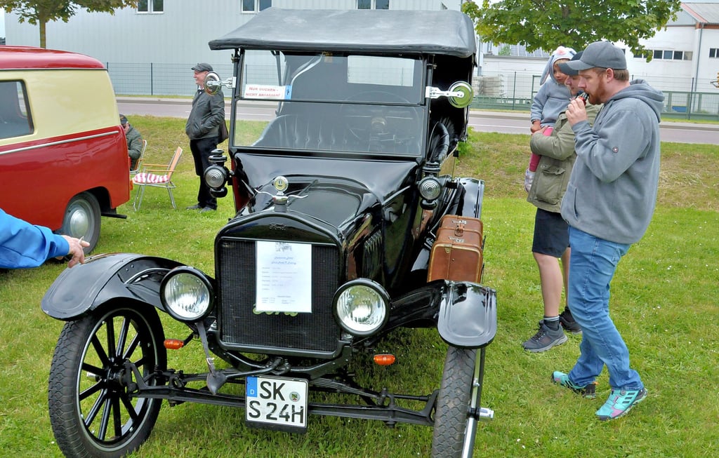 Der Ford-T des Wettiners Thomas Seifarth stieß aufr großes Besucherinteresse und gewann auch den Publikumspreis. Gebaut wurde der schicke Oldtimer vor 100 Jahren in den USA.