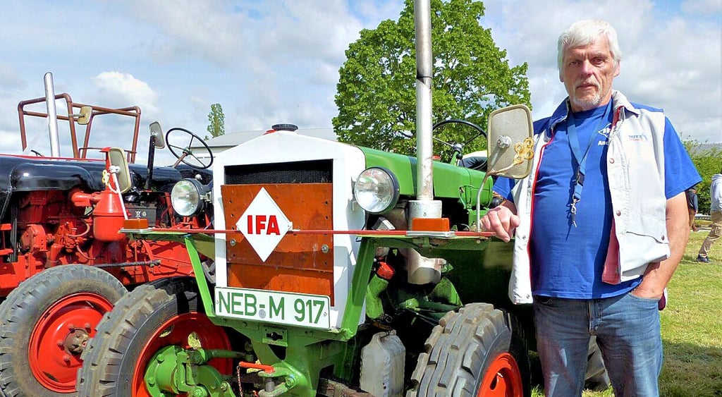 Andreas Beyer aus Balgstädt präsentiert seinen liebevoll restaurierten IFA Pionier aus dem Jahr 1958.