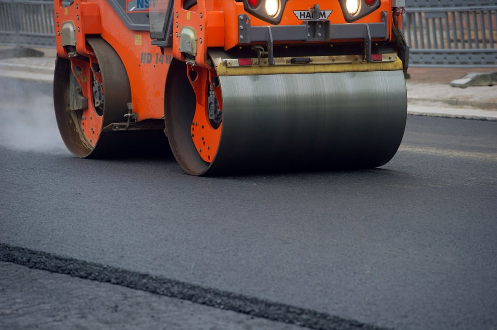 Die Bundesstraße 183 hat zwischen Rösa und Schwemsal eine neue Asphaltdecke bekommen.