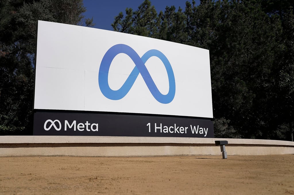 Das Logo von Meta vor der Unternehmenszentrale in Menlo Park, Kalifornien. Meta musste die Clip-Plattform Giphy verkaufen - und verlor dabei viele Millionen.
