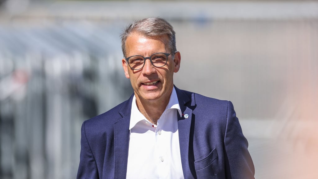 Schalkes Sportvorstand Peter Knäbel ist optimistisch.