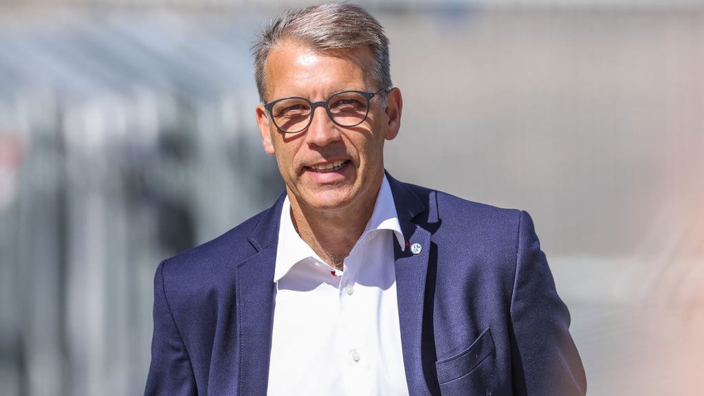 Schalkes Sportvorstand Peter Knäbel ist optimistisch.
