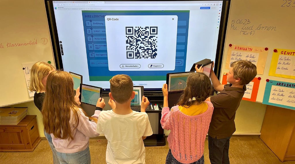 Mit dem Tablet den QR-Code einscannen und gleich auf der richtigen Seite landen: Das gehört für die Mädchen und Jungen aus der Diesdorfer Grundschule mittlerweile zum Schulalltag.