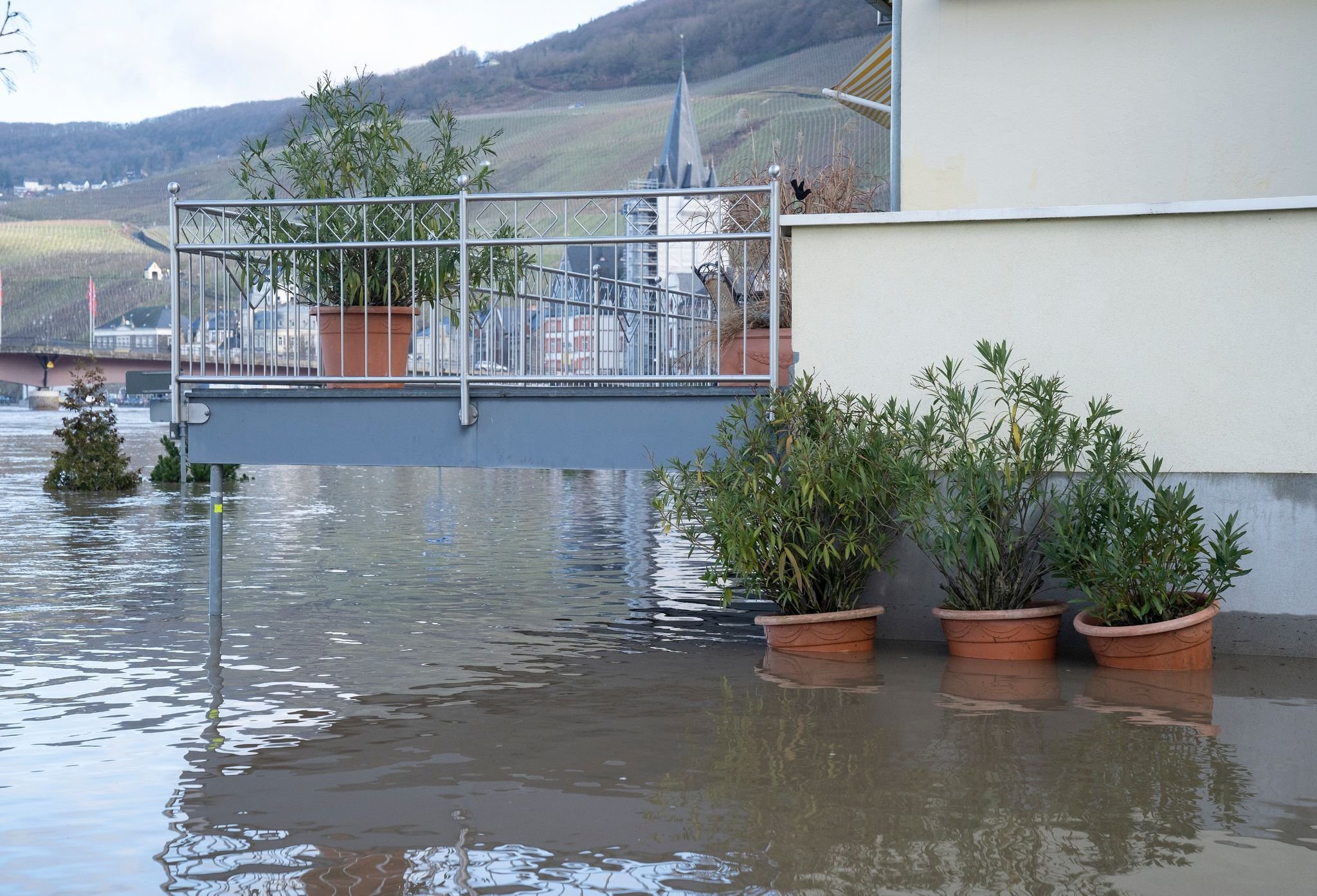 Schutz Vor Überschwemmung: Starkregen: Rückstauklappe Oder Hebeanlage?