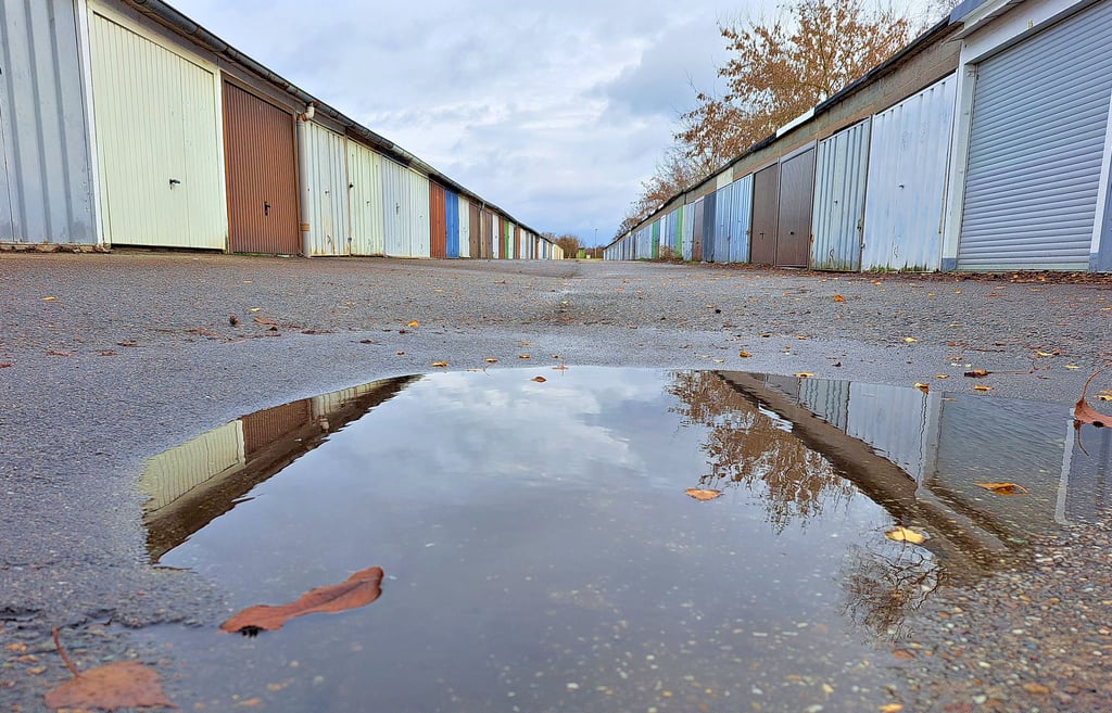 Der Garagenhof am Storchennest steht auf ungünstigem Untergrund und eignet sich nicht für den Hausbau.