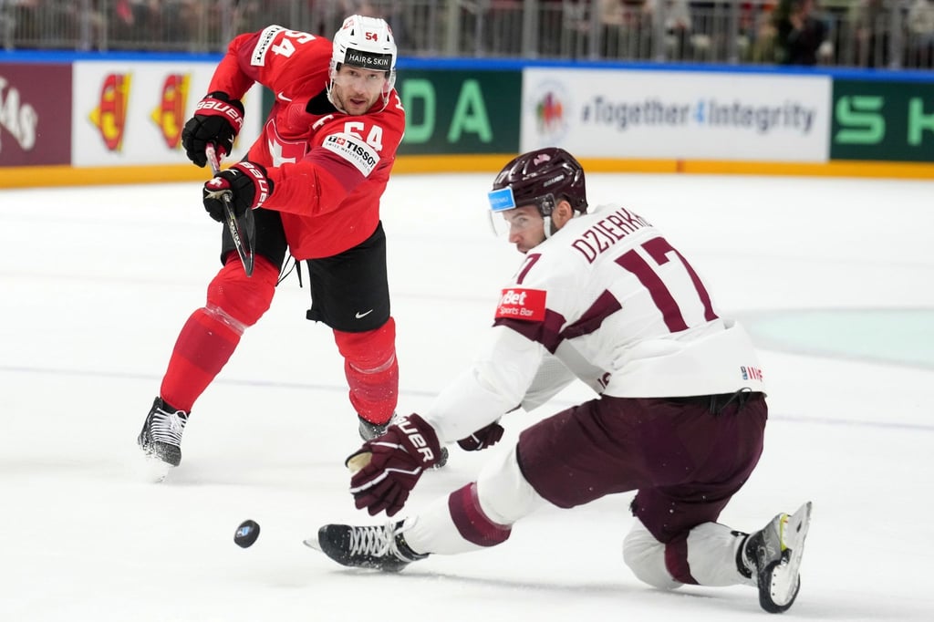 Die Schweiz musste gegen Lettland ihre erste Niederlage bei der Eishockey-WM einstecken.