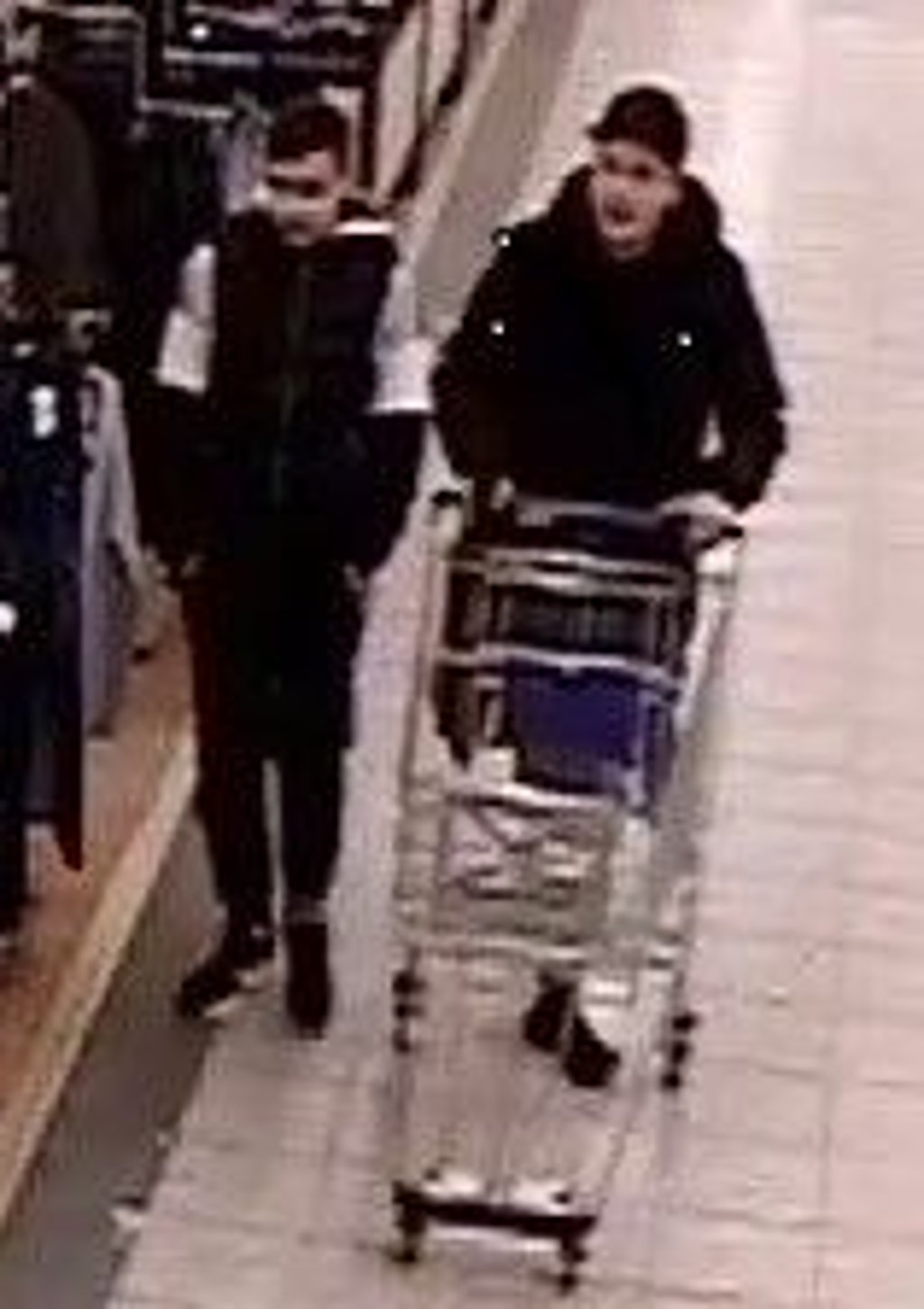 Habend Sie diese Männer gesehen und können Aussagen zu ihnen treffen?
