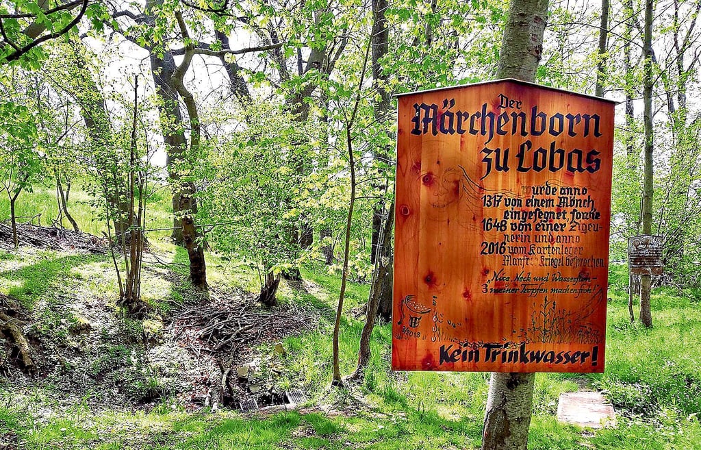 Ein beliebtes Wanderziel in der Region sind die Märchenlöcher zwischen Kayna und Lobas. Das ist ein sagenumwobener Ort.