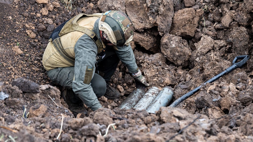 Nicht explodierte, mutmaßlich russische Munition, sol zerstört werden.