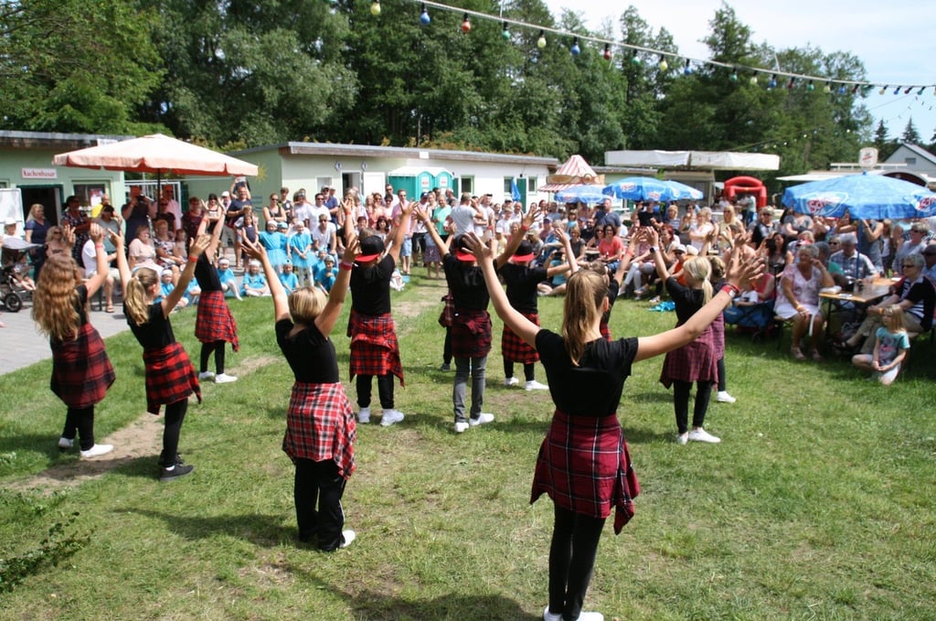 Die jungen Tänzerinnen sind wieder Bestandteil des Festprogrammes.