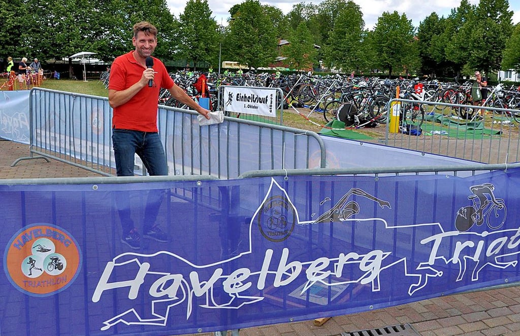 Zum 15. Hafentriathlon empfängt Ingo Döring auch in diesem Jahr wieder die Sportler im Ziel, das sich in Havelberg auf dem Parkplatz an der Bahnhofstraße befindet.