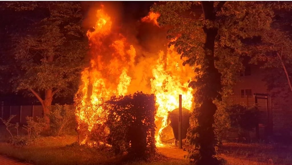 Diese Müllcontainer brannten am 12. Mai im Rockendorfer Weg.