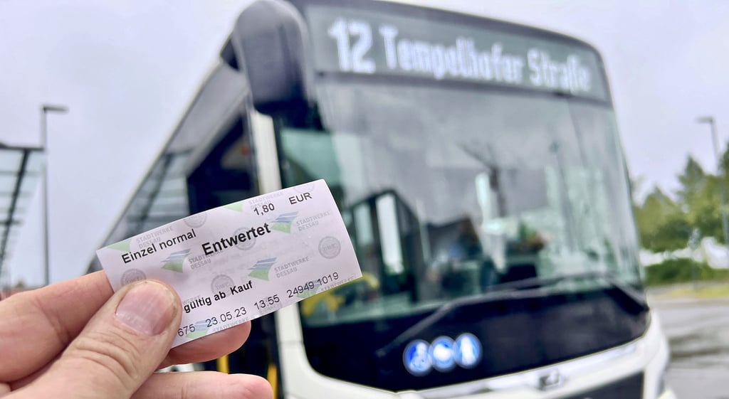1,80 Euro kostet der Einzelfahrschein bis jetzt. Ab Juli soll er um 30 Cent teurer werden.