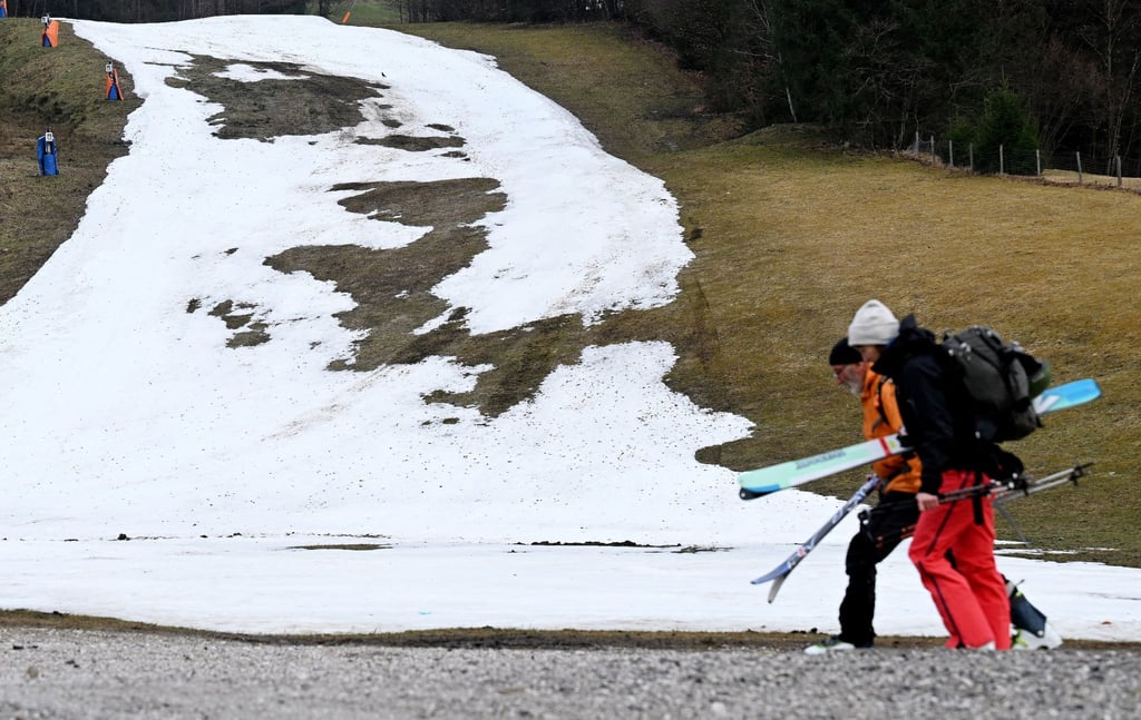 Ende der Skisaison 2022/23 in Garmisch-Partenkirchen - dort lag im März kaum noch Schnee.