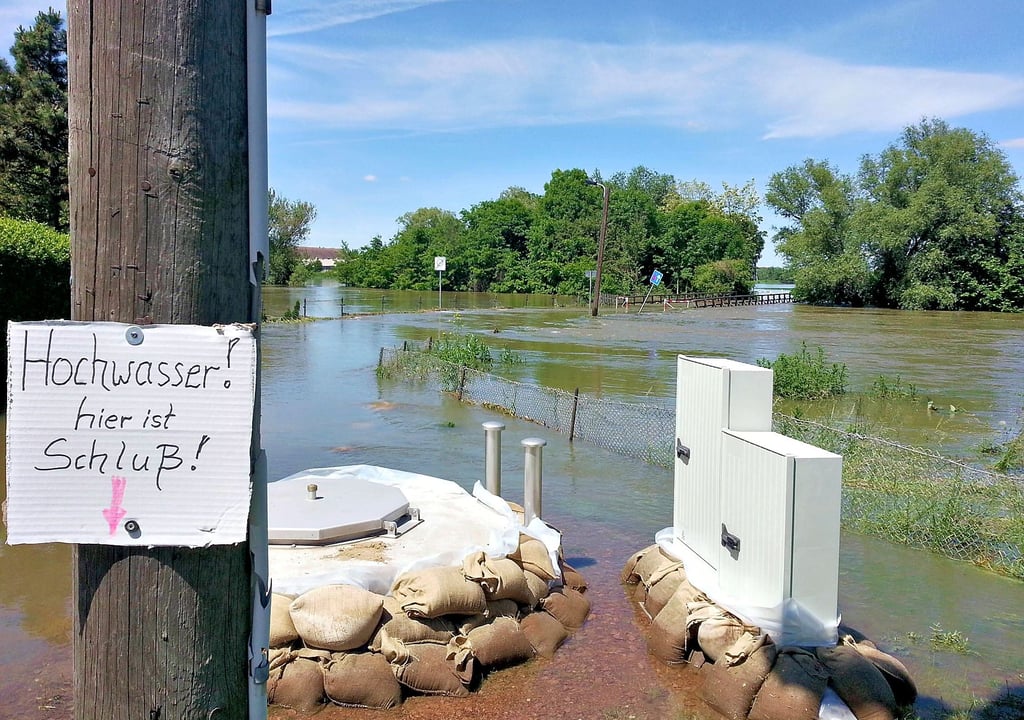 Ein Foto vom Hochwasser 2013 in Trebnitz. Die Brücke war damals völlig überflutet.