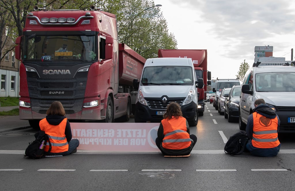Immer wieder will die Gruppe "Letzte Generation" mit Straßenblockaden auf die dringend notwendige Klima-Wende aufmerksam machen.
