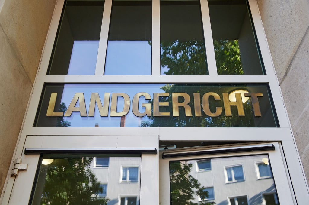 Der Eingangsbereich des Landgericht in Dortmund. Die 8. Zivilkammer gab Spielervermittlern recht.
