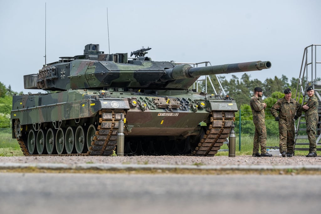 Ein Kampfpanzer vom Typ Leopard II A6. Die Bundeswehr erhält als Ausgleich für Panzerlieferungen an die Ukraine 18 neue Kampfpanzer vom Nachfolgermodell Leopard 2A8.