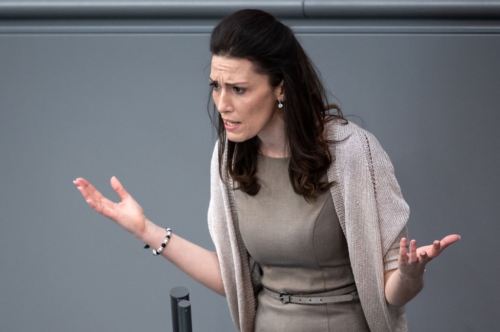 Die FDP-Politikerin Nicole Bauer während einer Bundestagsrede.
