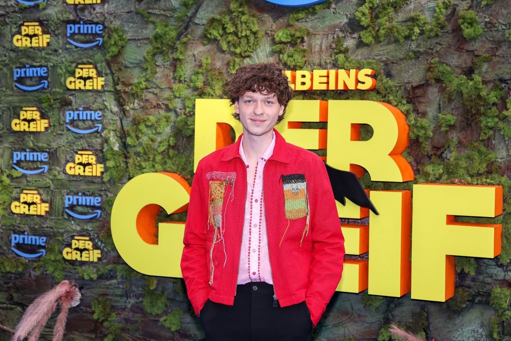 Der Schauspieler Jeremias Meyer kommt zur Premiere der Serie „Der Greif“ in Berlin.