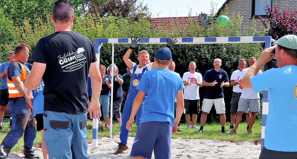 Im August 2021 konnte nach dem Besuch des Mdr-Fernsehens mit „Mitmachen statt Meckern“ das erste Mal auf dem Beachplatz gespielt werden.