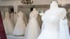 Das Magic Moment, bekannt aus der Fernseh-Show "Zwischen Tüll und Tränen", stellt bei Ikea nun Brautmoden aus. Brautkleid und Accessoires gibt es nun zwischen Regalkombinationen. Warum? Symbolbild: