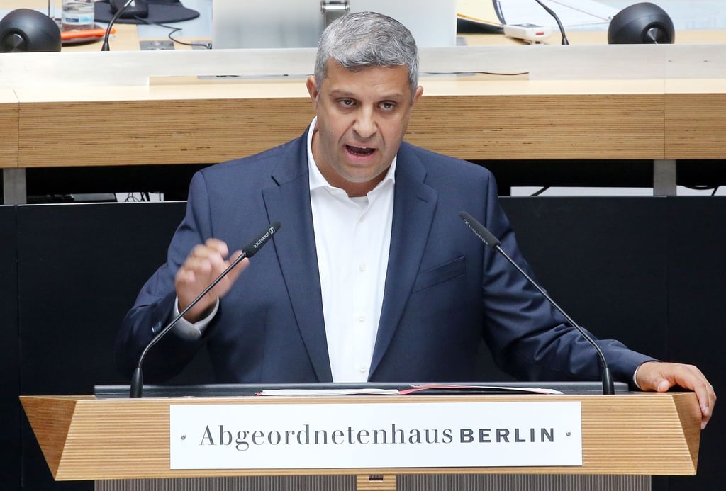 Raed Saleh (SPD), Fraktionsvorsitzender, spricht während der Plenarsitzung des Berliner Abgeordnetenhauses nach der Regierungserklärung des Regierenden Bürgermeisters.