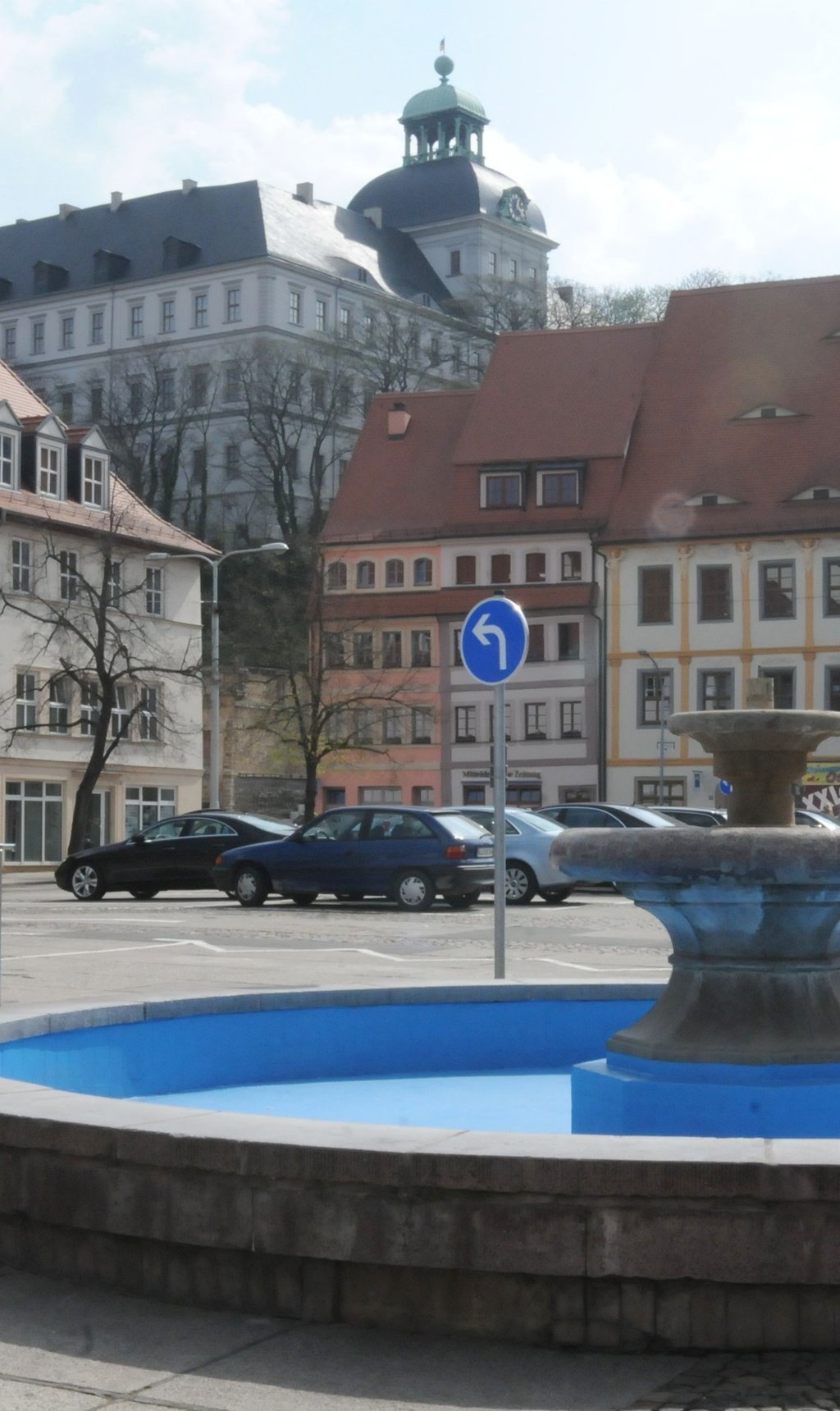 Vor der Sanierung durften Pkw zeitweise auf einem Teil des Weißenfelser Marktes parken.