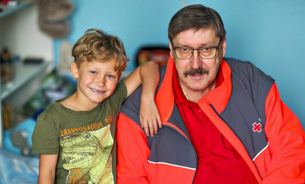 Für einen Schulungskurs für den diabeteskranken Maurice aus Mücheln rief Ralf Glaubel (r.) jetzt eine Spendenaktion ins Leben.