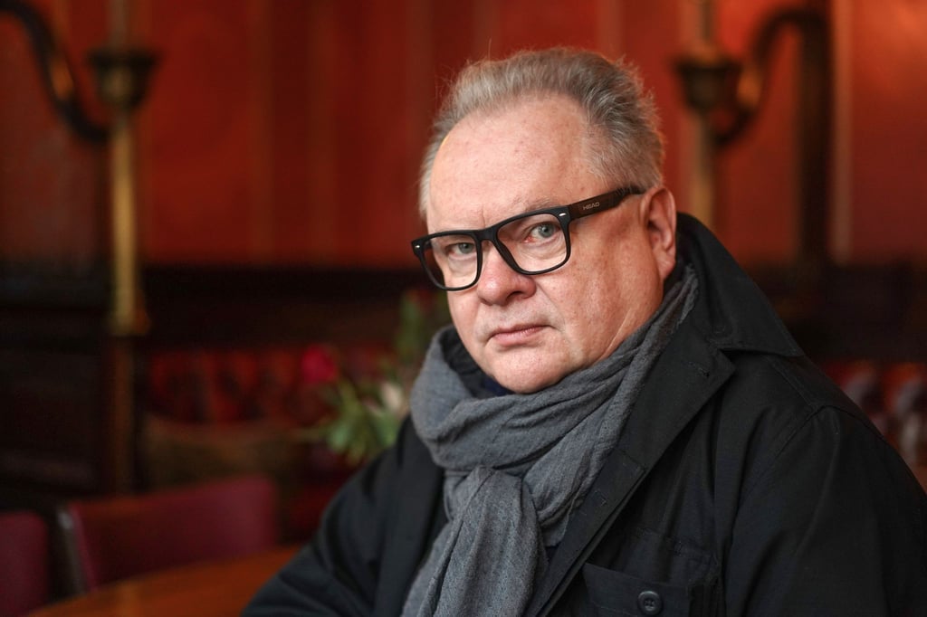 „Wir leben in angestrengten, finsteren Zeiten“, sagte der Deutschrocker, der auf eine mehr als 40-jährige Bühnenkarriere zurückblickt.