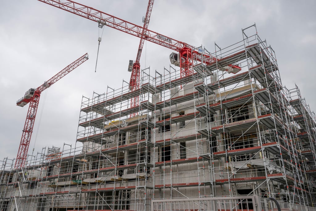 Die ostdeutsche Bauwirtschaft beklagt einen Einbruch der Nachfrage. Besonders betroffen sei der Wohnungsbau.