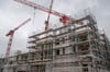 Die ostdeutsche Bauwirtschaft beklagt einen Einbruch der Nachfrage. Besonders betroffen sei der Wohnungsbau.