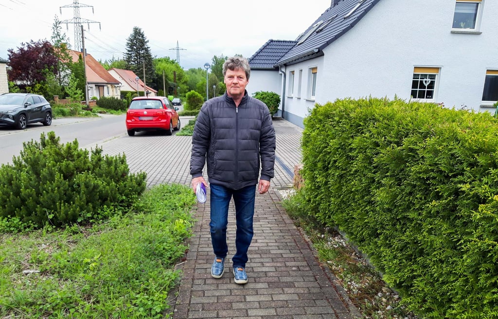 Klingelputzen gegen Lärm: Uwe Pick aus Holzweißig geht von Tür zu Tür.