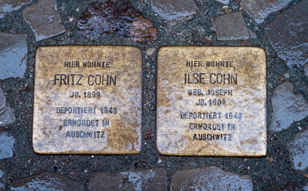 Stolpersteine mit den Namen Fritz Cohn und Ilse Cohn, verlegt in Stralsund.