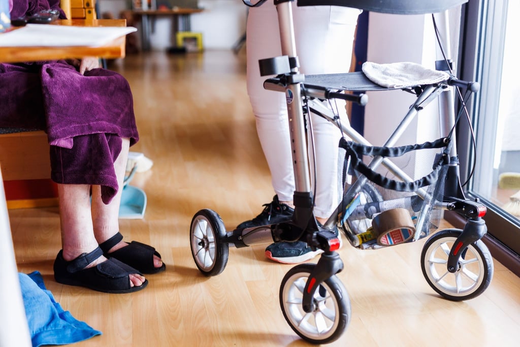 Pflege im Heim: Die Anfang vergangenen Jahres eingeführte Entlastungszuschläge für Bewohnerinnen und Bewohner sollen erhöht werden.