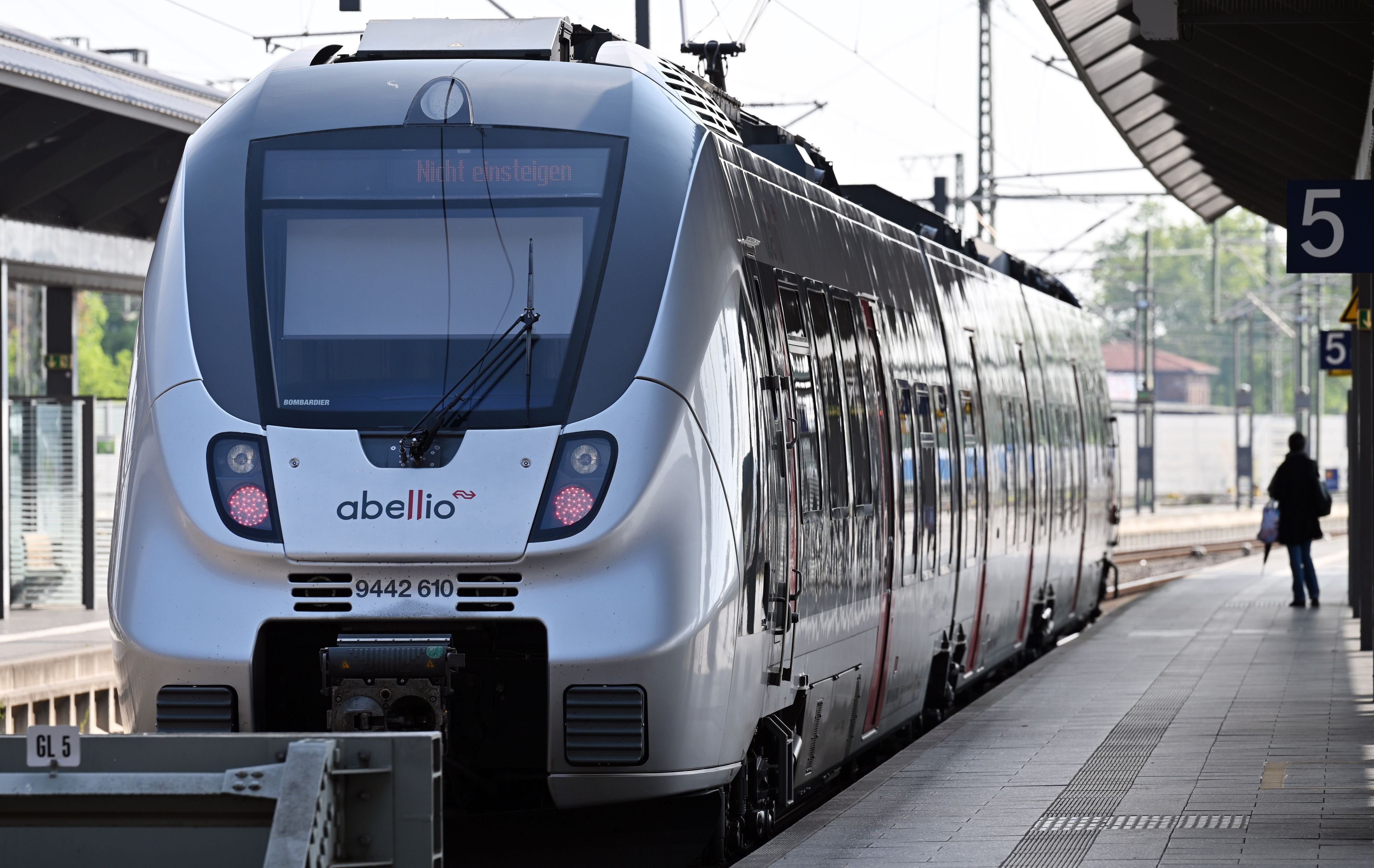 Stellwerke Der Deutschen Bahn Unbesetzt: Wieder Fallen Züge Zwischen ...