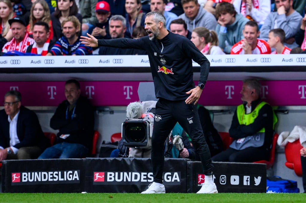 Leipzigs Trainer Marco Rose gestikuliert.