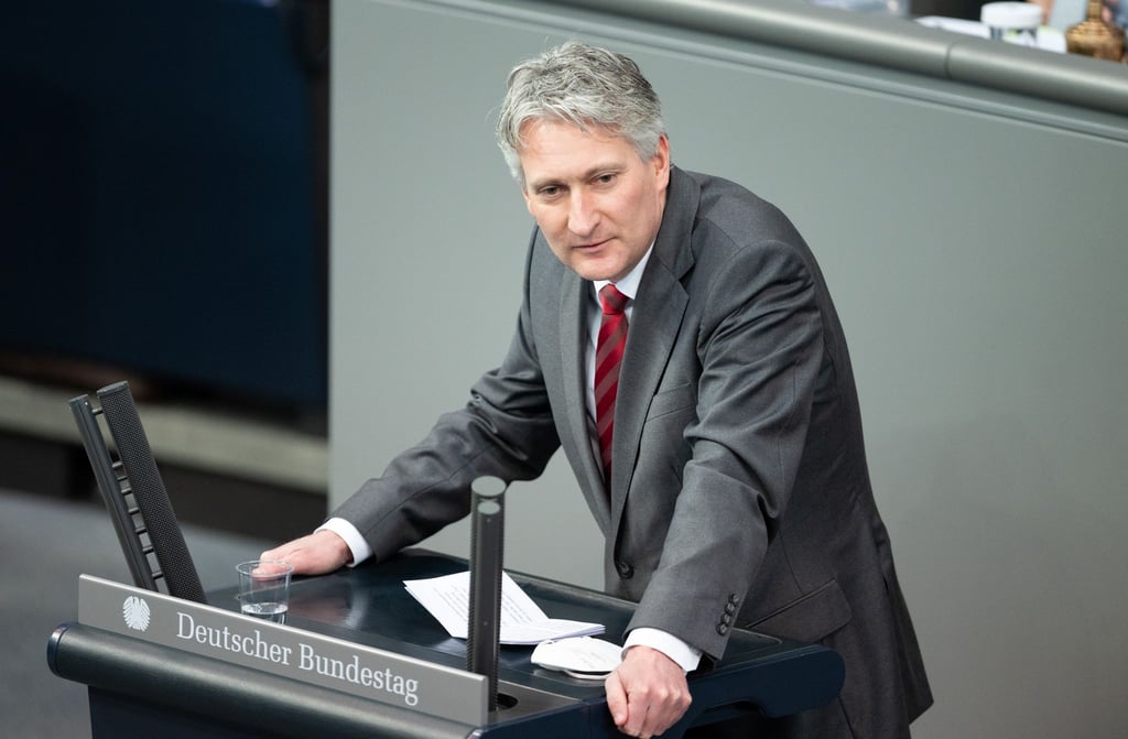 Hansjörg Durz (CSU) brachte seine Rede als er erwähnte der FC Bayern könne dieses Jahr nicht Meister werden unerwartet Applaus ein.