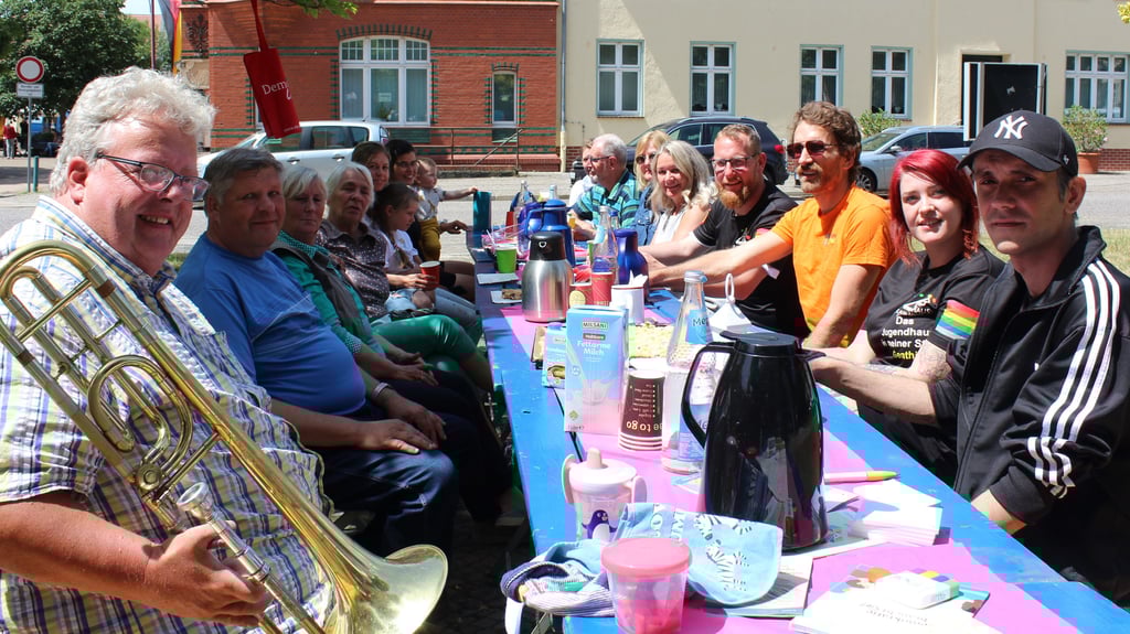Eine lange Kaffee- und Kuchenrunde soll es im Juni vor der Genthiner Trinitatiskirche geben. Bereits im vergangenen Jahr gab es eine ähnliche Aktion. In diesem Jahr soll die Runde noch größer werden.