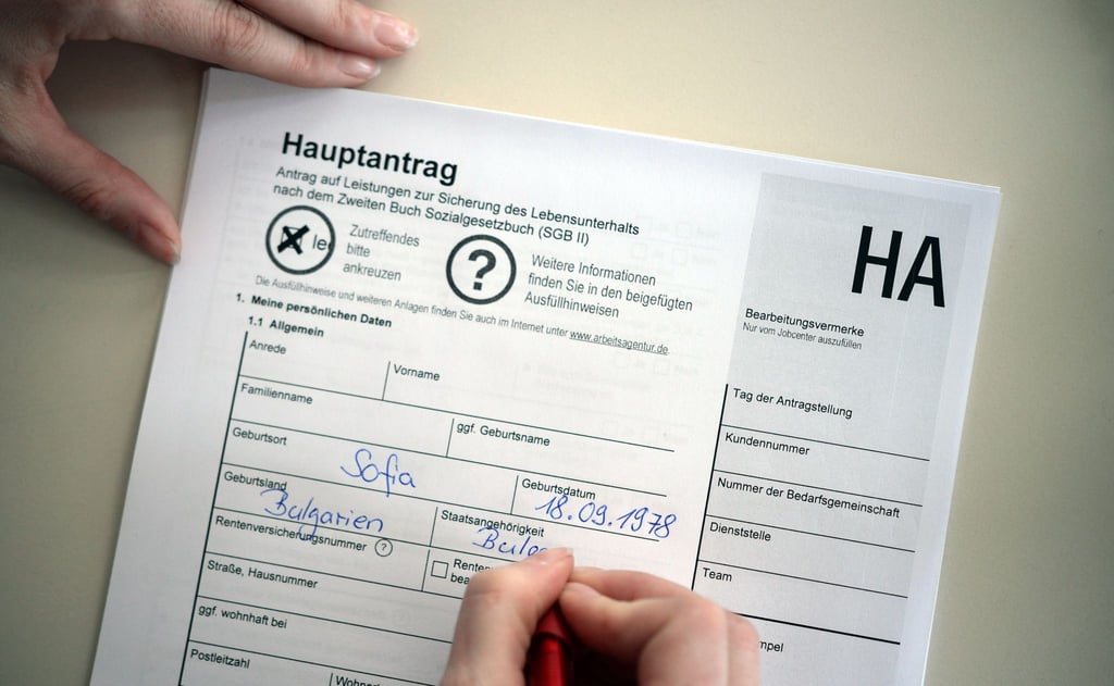 Antrag auf Arbeitslosengeld: 2022 wurde wurde deutlich weniger gezahlt als im Jahr zuvor.