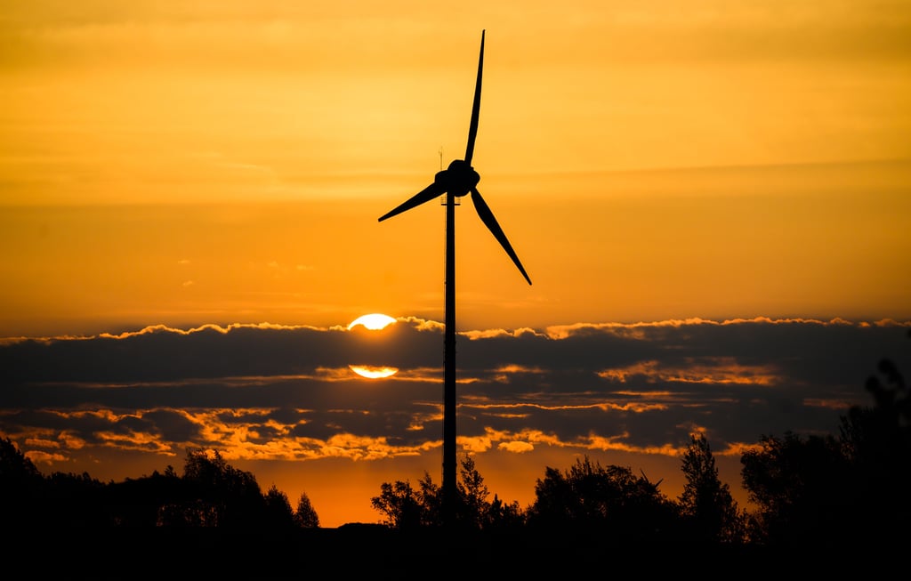 In Sachsen-Anhalt drehen sich viele Windräder - eigentlich müsste Energie hier billiger sein.